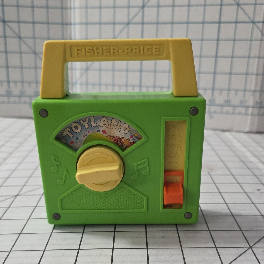 Fisher Price Wind Up Music Box Toy Radio Toyland, 1983 VTG #795‎ works